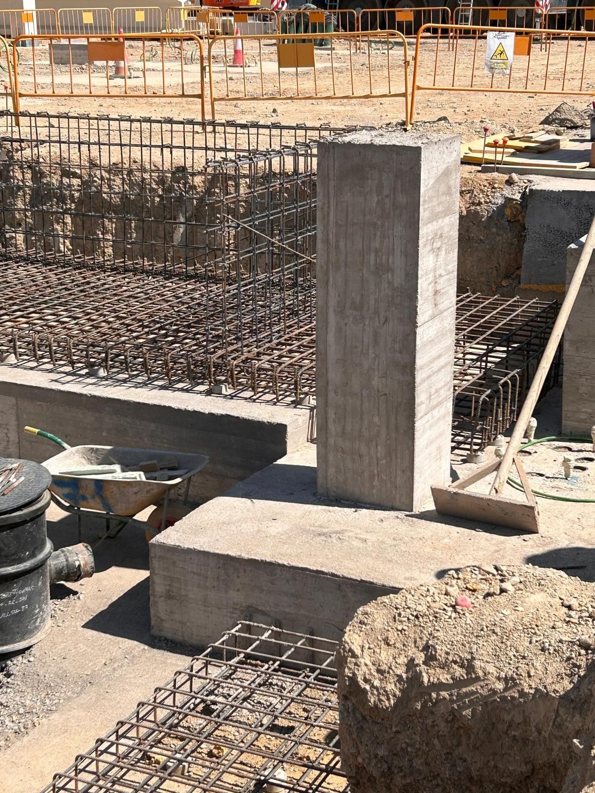 Pilar de fundación en obra
